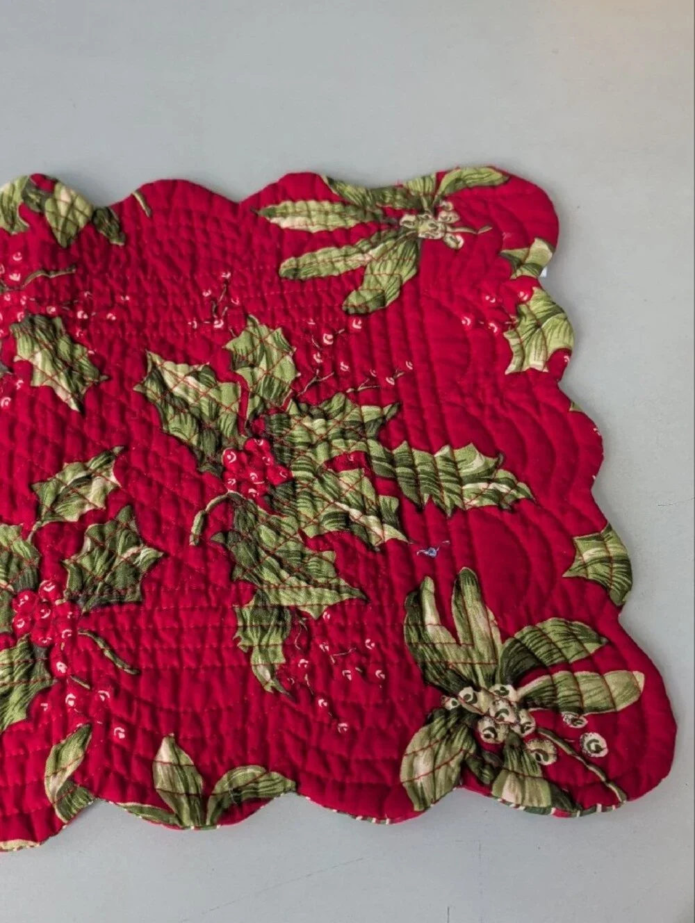 Mistletoe & Holly Vibrant Red  & Green  Quilted Placemat Christmas Holiday